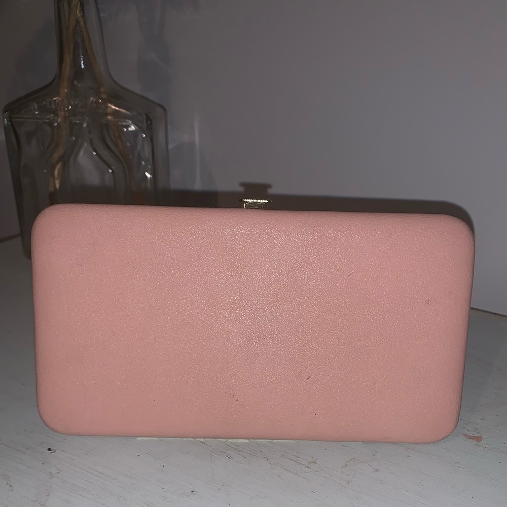 Pink Guess Wallet 💕 - Picture 2 of 6